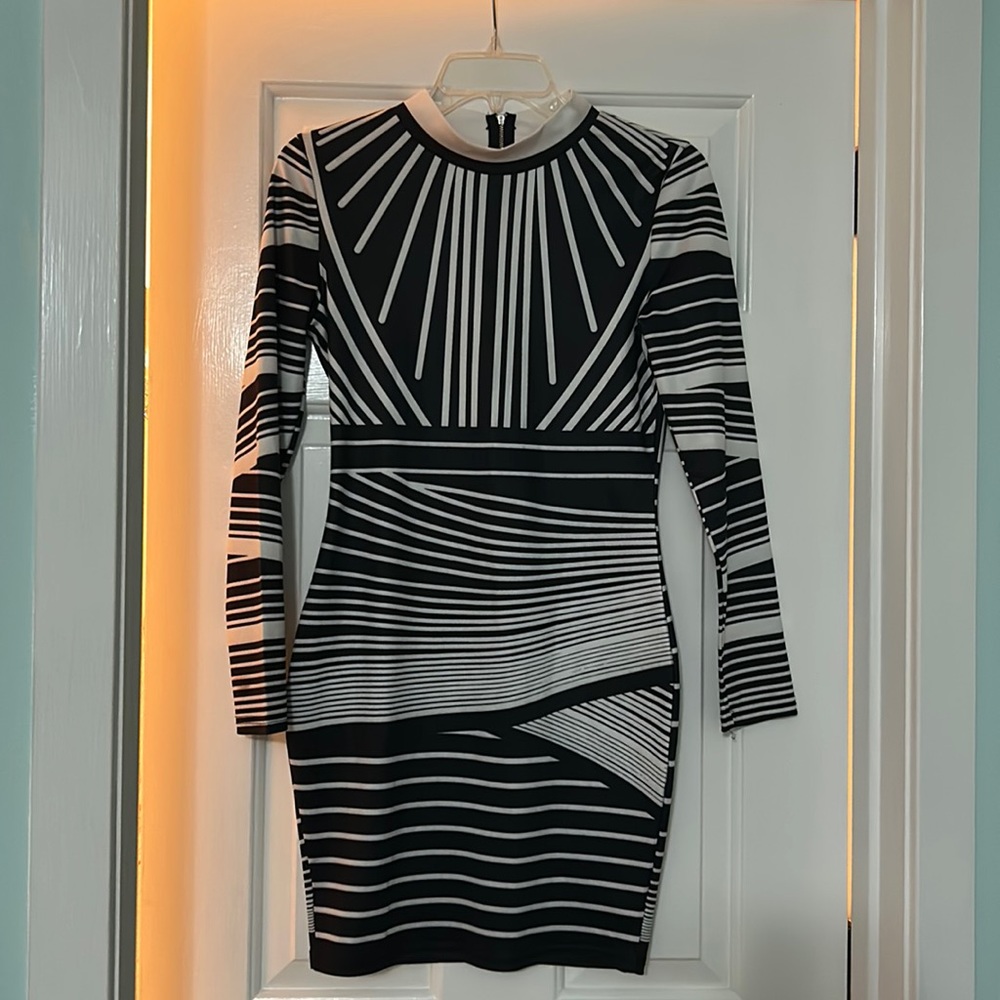 Black & white stretchy geometric dress
